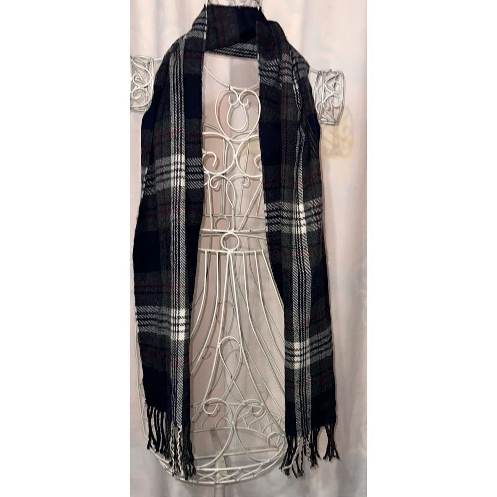 NEW WITH TAGS VAN HEUSEN | PLAID Scarf